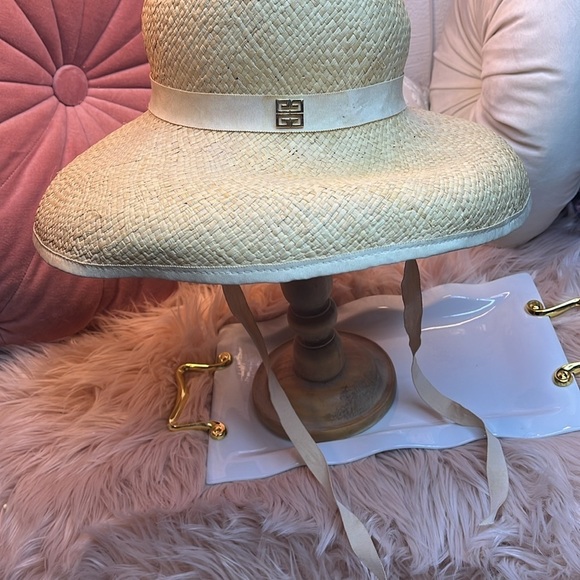 ULTRA VINTAGE GIVENCHY HAT